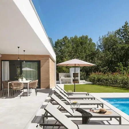 Villa In Hasselroth With Swimming Pool Tar-Vabriga