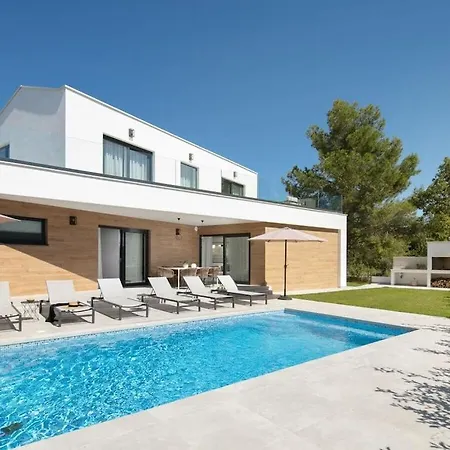 In Hasselroth With Swimming Pool * Tar-Vabriga
